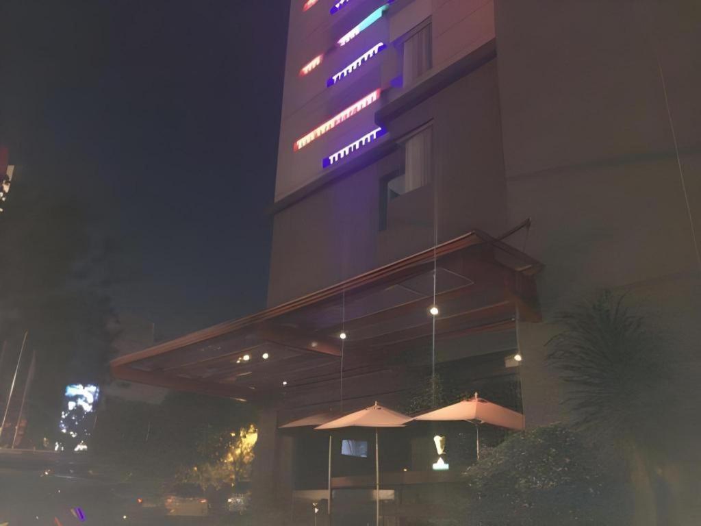 G Suites Hotel By Amithya Surabaya Exterior foto