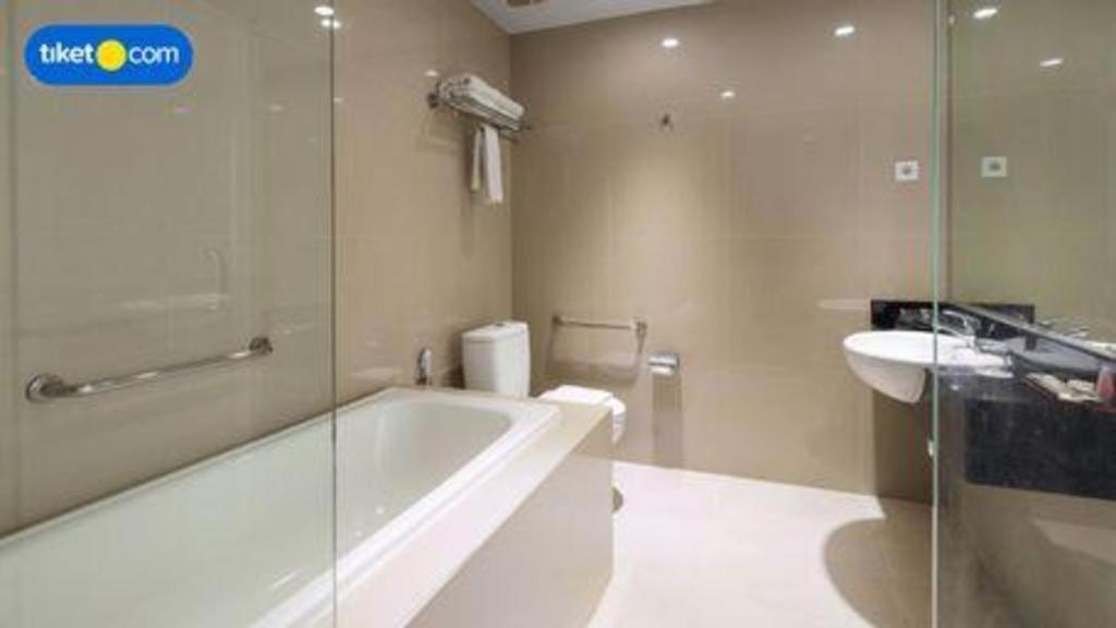 G Suites Hotel By Amithya Surabaya Exterior foto