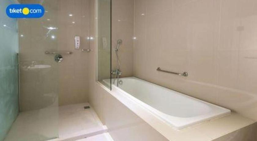 G Suites Hotel By Amithya Surabaya Exterior foto